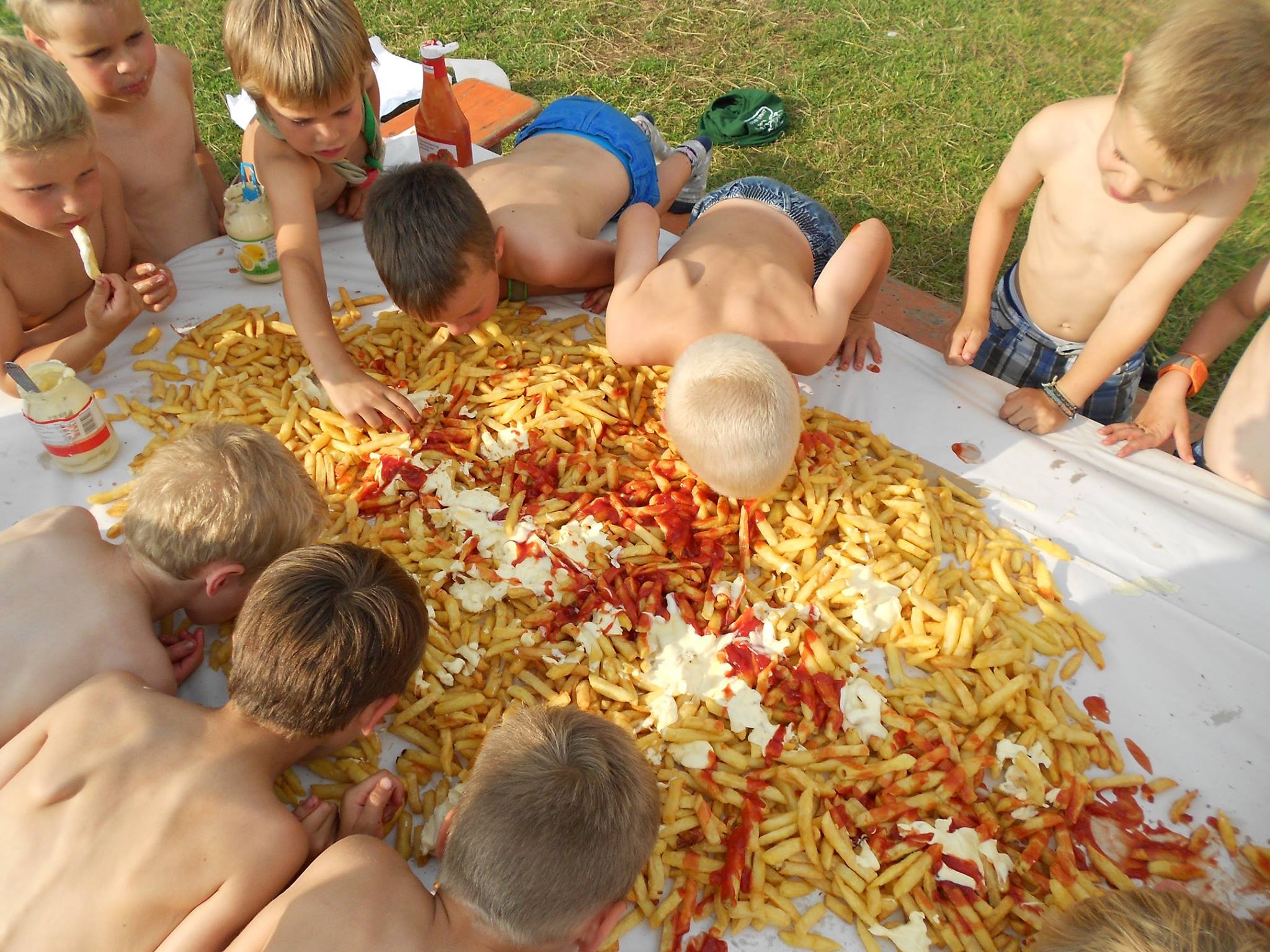 Sint-Martinus den XIIde - Kapoenen Kiewit Kamp Lignières 2014